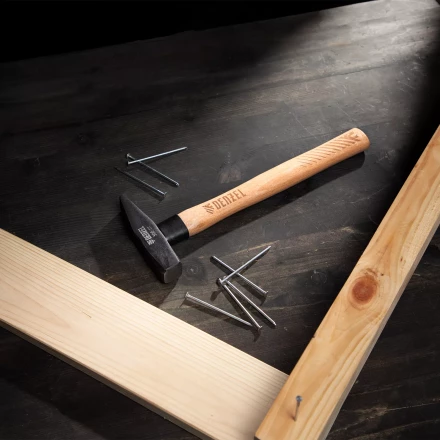 Молоток слесарный, 500 г Denzel, кованый квадратный боек, буковая рукоятка, 10429 купить в Перми