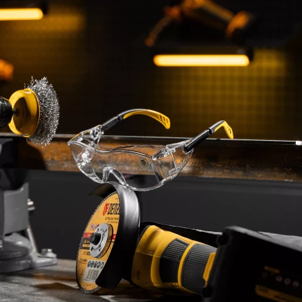 Очки защитные открытые Denzel 89201, поликарбонатные, увеличенная прозрачная линза,  регулируемые дужки купить в Перми