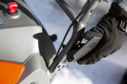 Бензиновый снегоуборщик Husqvarna ST 131 купить в Перми