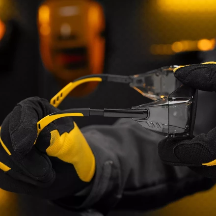 Очки защитные открытые Denzel 89203, поликарбонатные, увеличенная дымчатая линза, регулируемые дужки купить в Перми