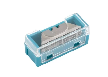 Лезвия МИНИ 9 мм трапециевидные пластиковый пенал 15 шт GROSS 79373 купить в Перми