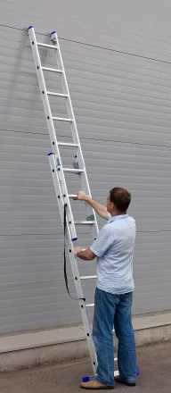 Лестница ЗУБР универсальная, двухсекционная со стабилизатором, 8 ступеней 38821-08 купить в Перми