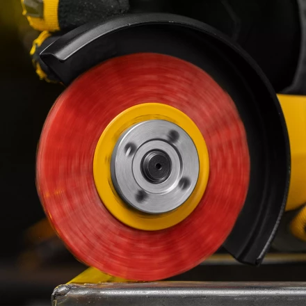 Щетка для УШМ, 100 мм, плоская, нейлоновая щетина, посадка 22,2 мм Denzel 74437 купить в Перми