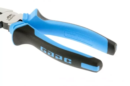 Плоскогубцы комбинированные 180 мм хром-ванадий двухкомпонентные рукоятки БАРС 16997 купить в Перми